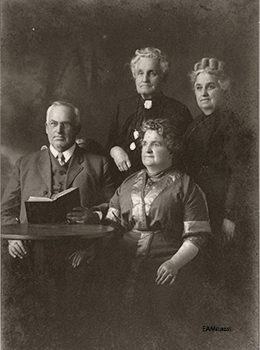 Niles Siblings